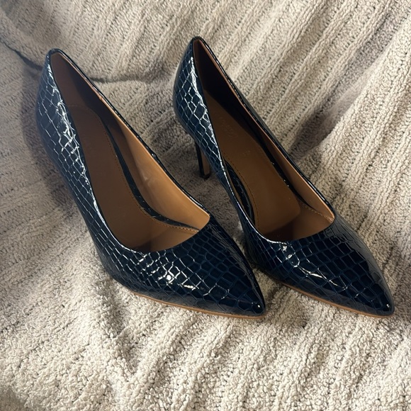 CLASS! Forever Comfort By Next Patent Leather Crocodile Print w/gold heel accent - Picture 10 of 12